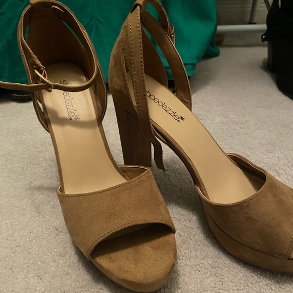 shoe dazzle- tan - Picture 1 of 2
